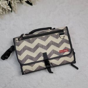 Skip Hop Pronto Changing Station Portable‎